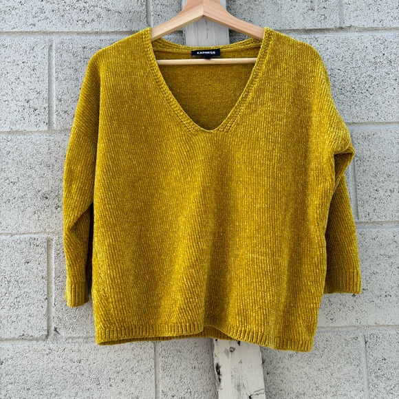 Express Gold Sweater - Picture 2 of 4